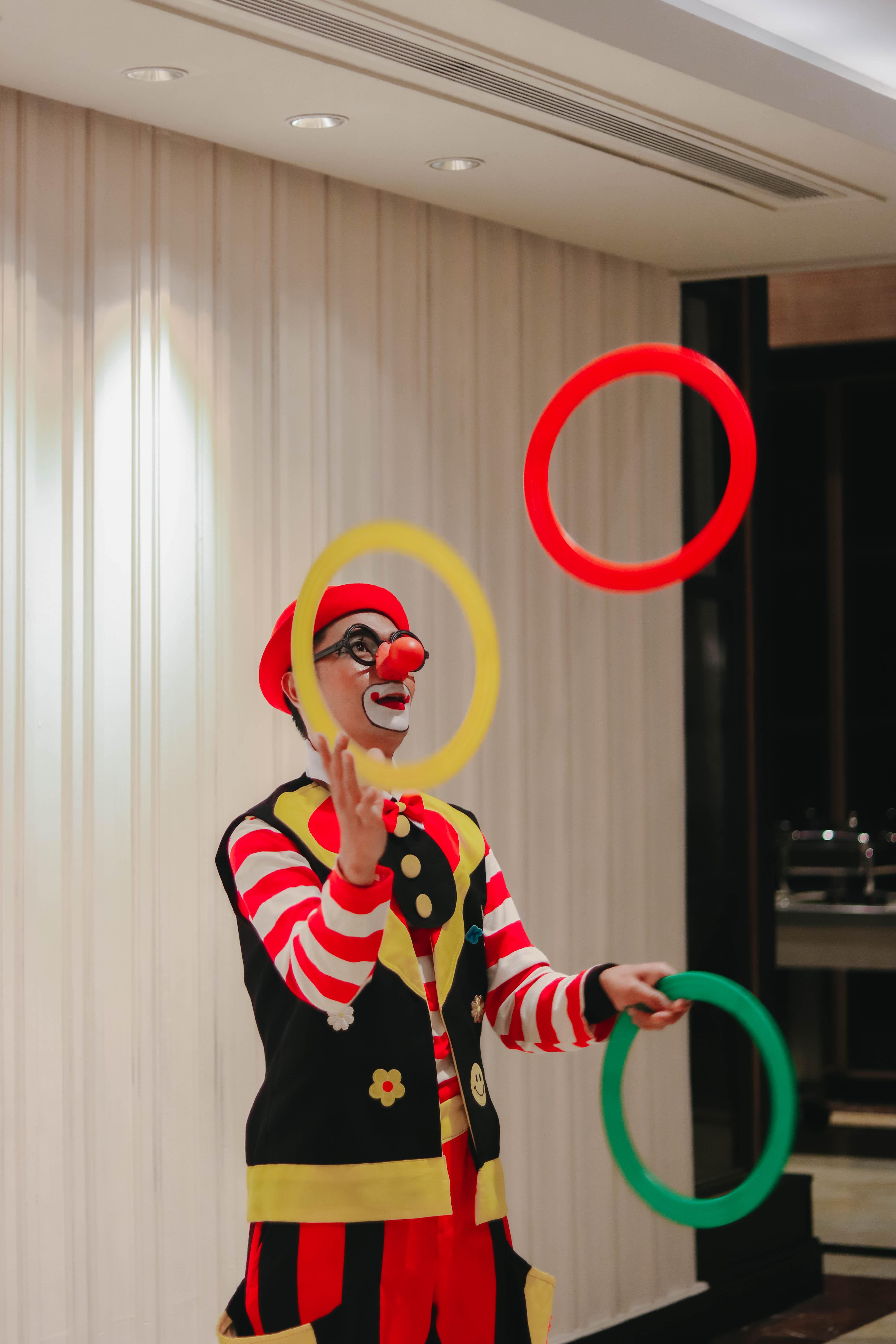 จักกลิ้งโชว์ โยนบอล โยนห่วง โยนคลับ