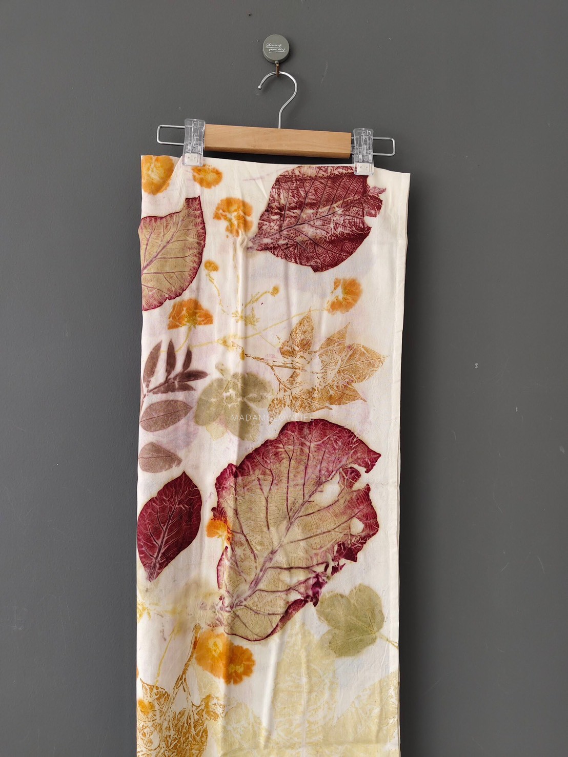 ผ้าพันคอ cotton Eco print Size : กว้าง 70 cm × ความยาว 170 cm มีให้เลือก 6 โทนสี