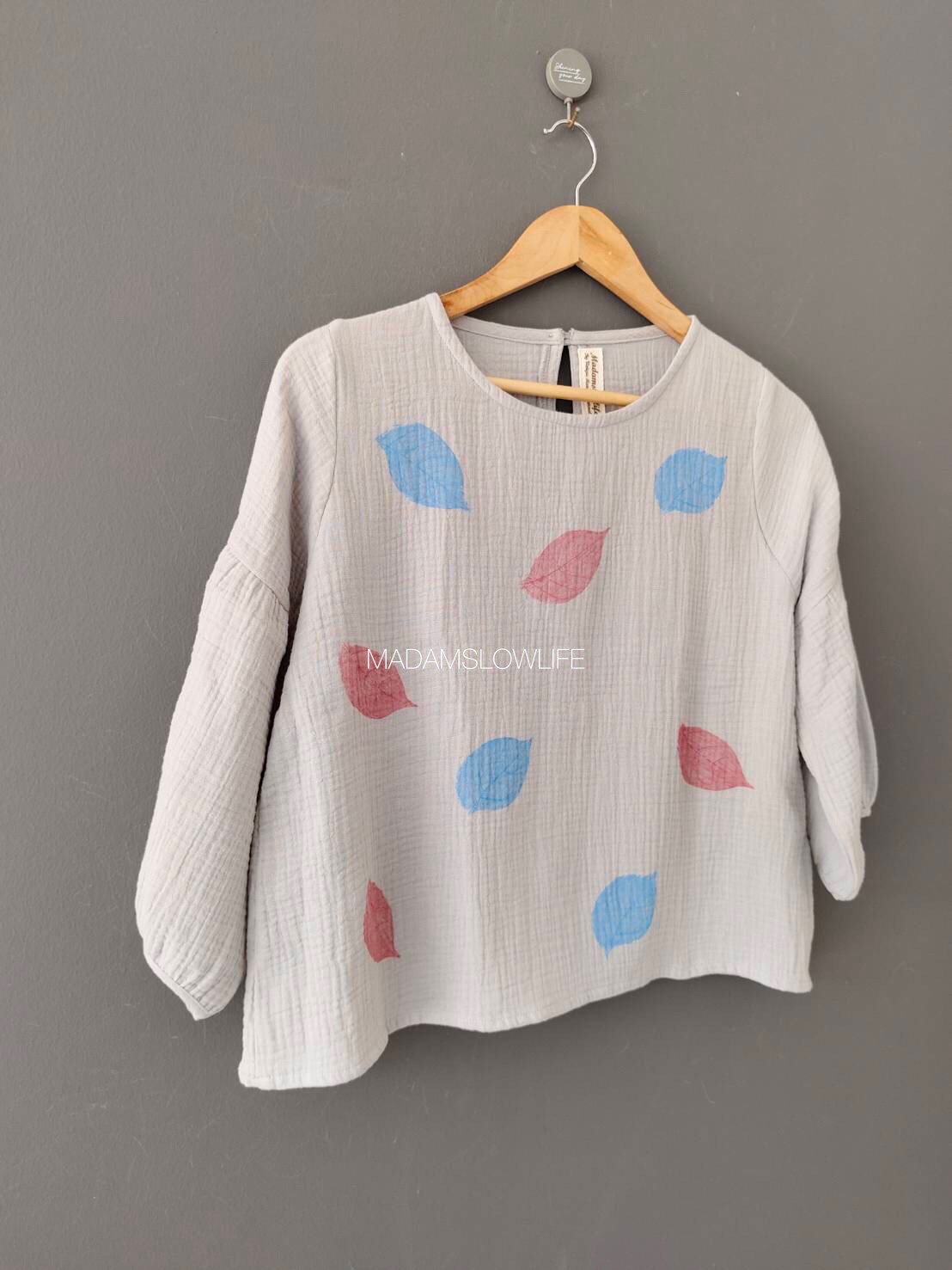 เสื้อผู้หญิงพิมพ์ใบไม้ Size:F