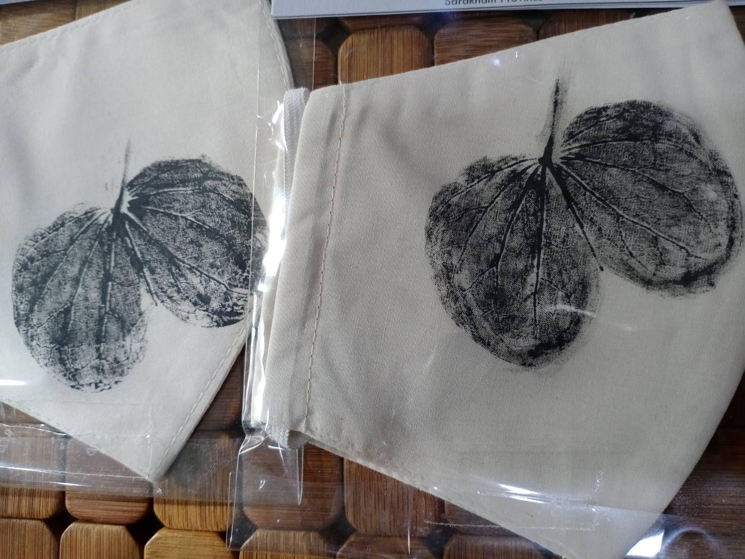 ผ้าปิดจมูกผู้ใหญ่ 10ชิ้น 2 ชั้น พิมพ์มือ