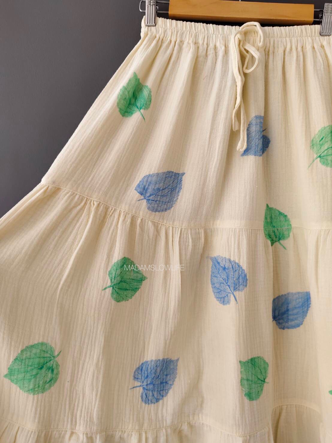 กระโปรงระบาย Size F เนื้อผ้าคอตตอนมีเทกเจอร์ พิมพ์ลายด้วยใบไม้ใช้สีปลอดสารพิษ