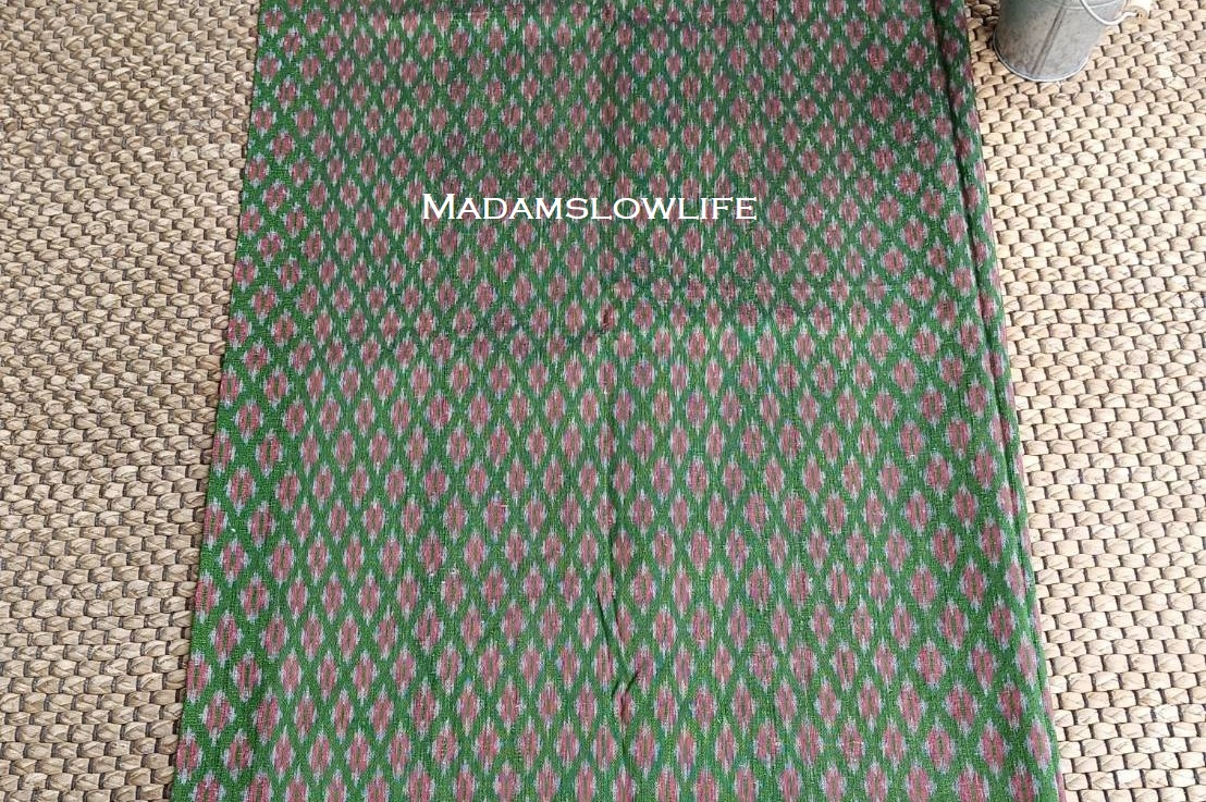 ผ้าไหมมัดหมี่ สีเขียวมรกต ขนาด กว้าง 100 cm * ยาว 196 cm Hand made