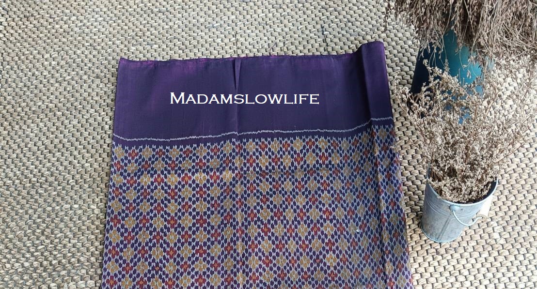 ผ้าไหมมัดหมี่ สีม่วงเปลืองมังคุด ขนาด กว้าง 101 cm * ยาว 194 cm Hand made