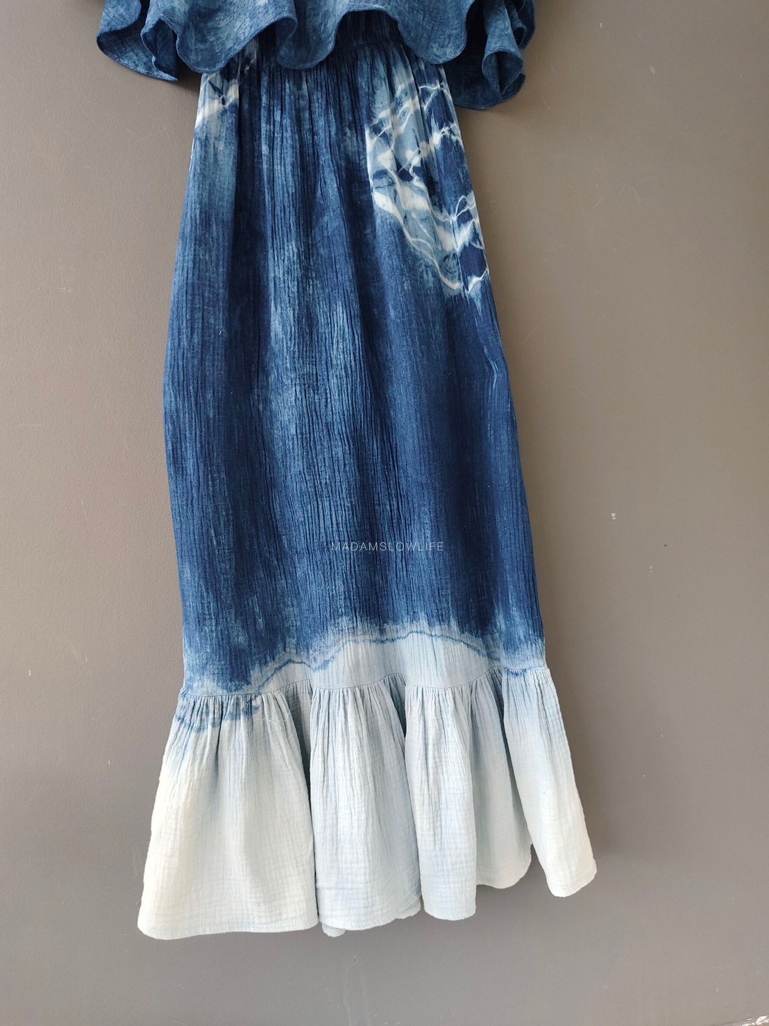 ชุดเดรสทรงคุณหนูให้ลุคน่ารัก มัดย้อมสีครามธรรมชาติ Size: F