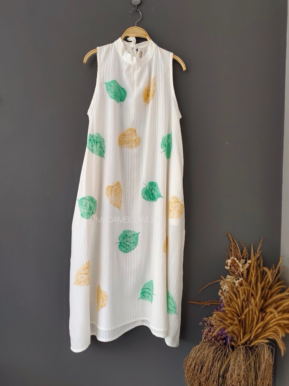 ชุดเดรสผูกโบว์หลัง พิมพ์ลายใบไม้