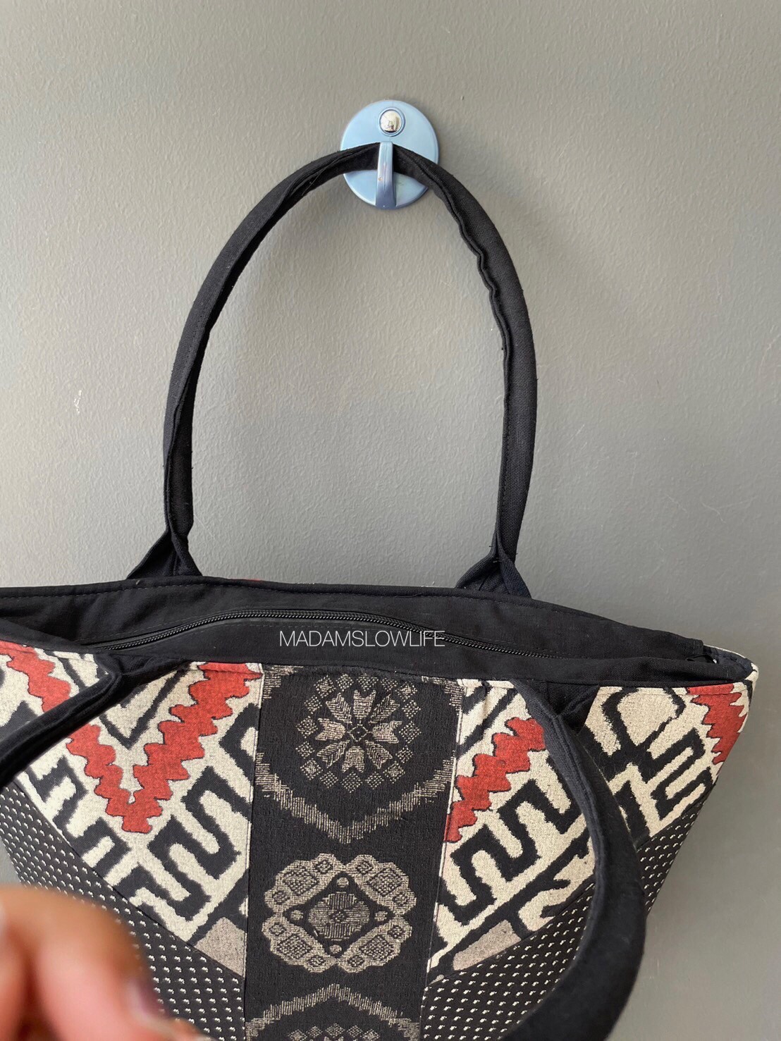 กระเป๋าผ้า กว้าง 15 นิ้ว สูง 12 นิ้ว ก้นขยาย 4.5 นิ้ว