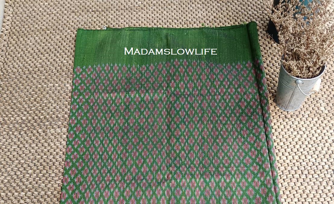 ผ้าไหมมัดหมี่ สีเขียวมรกต ขนาด กว้าง 100 cm * ยาว 196 cm Hand made
