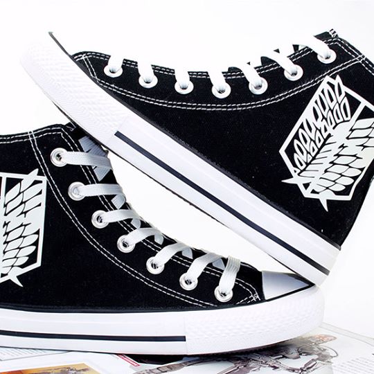 รองเท้าผ้าใบ ลาย attack on titan เรืองแสง