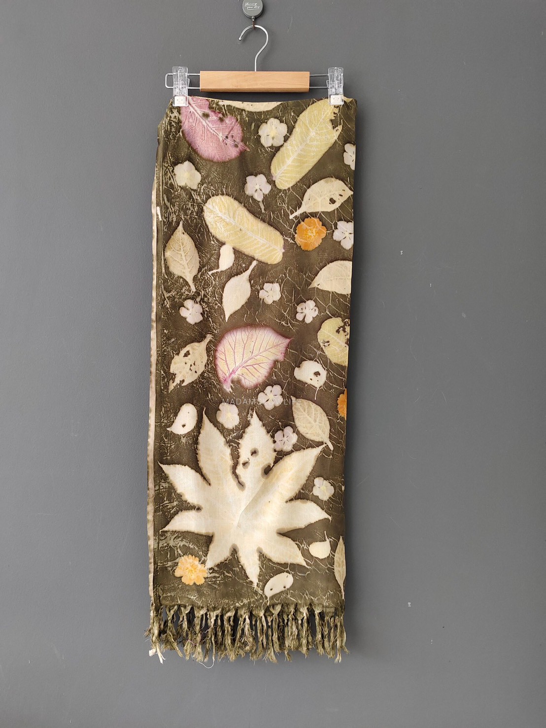 ผ้าพันคอ cotton Eco print Size : กว้าง 70 cm × ความยาว 170 cm มีให้เลือก 6 โทนสี