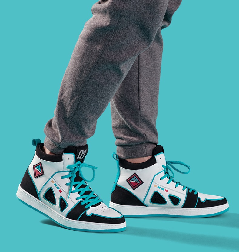 รองเท้าผ้าใบ ลาย Hatsune Miku ฮัตสึเนะ มิกุ