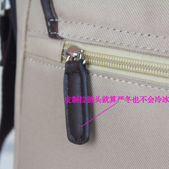 กระเป๋าสะพาย ลาย attack on titan