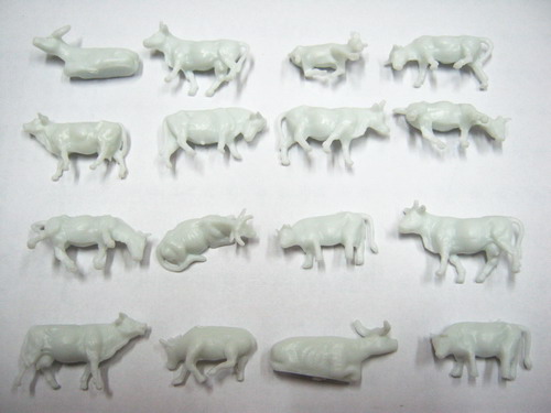 วัว สีขาว คละแบบ (สเกล 1:87) / 25 ตัว