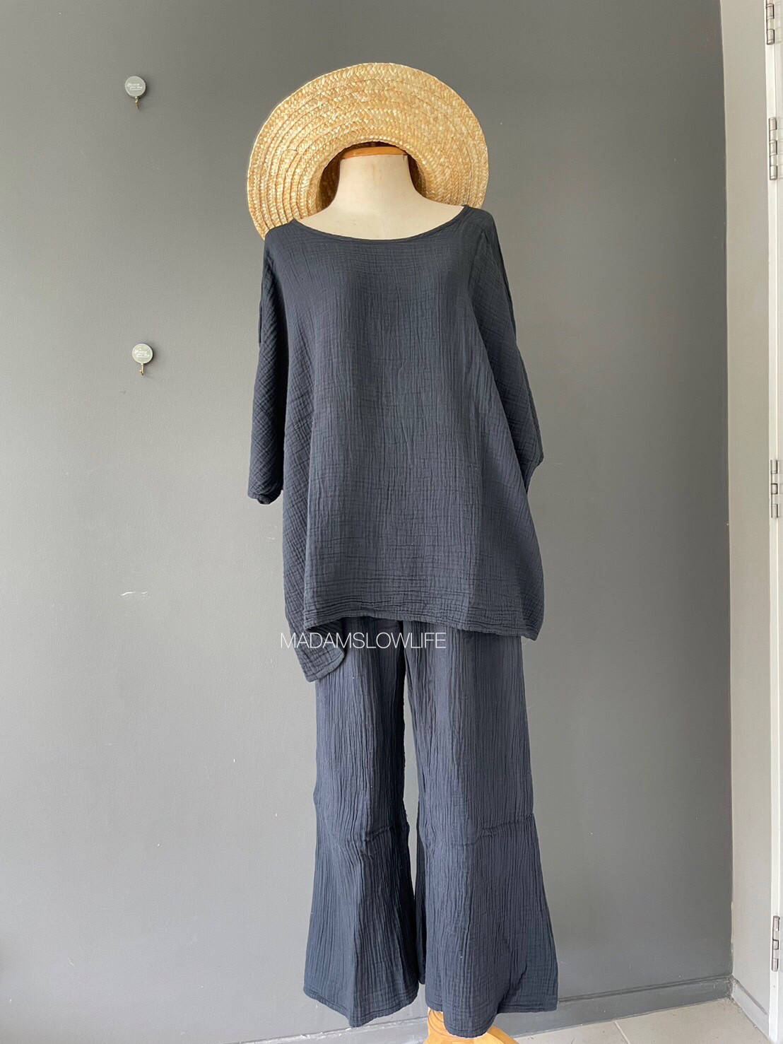 เสื้อสีดำ+กางเกงขายาว สวมใส่สบาย Size:F