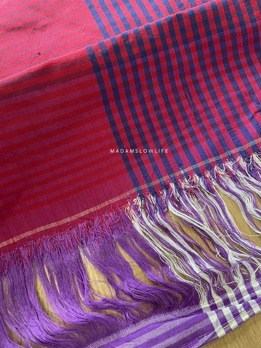 เนื้อผ้าทอมือลายสก็อต หน้าผ้ากว้าง 100 เซนติเมตร Hand made