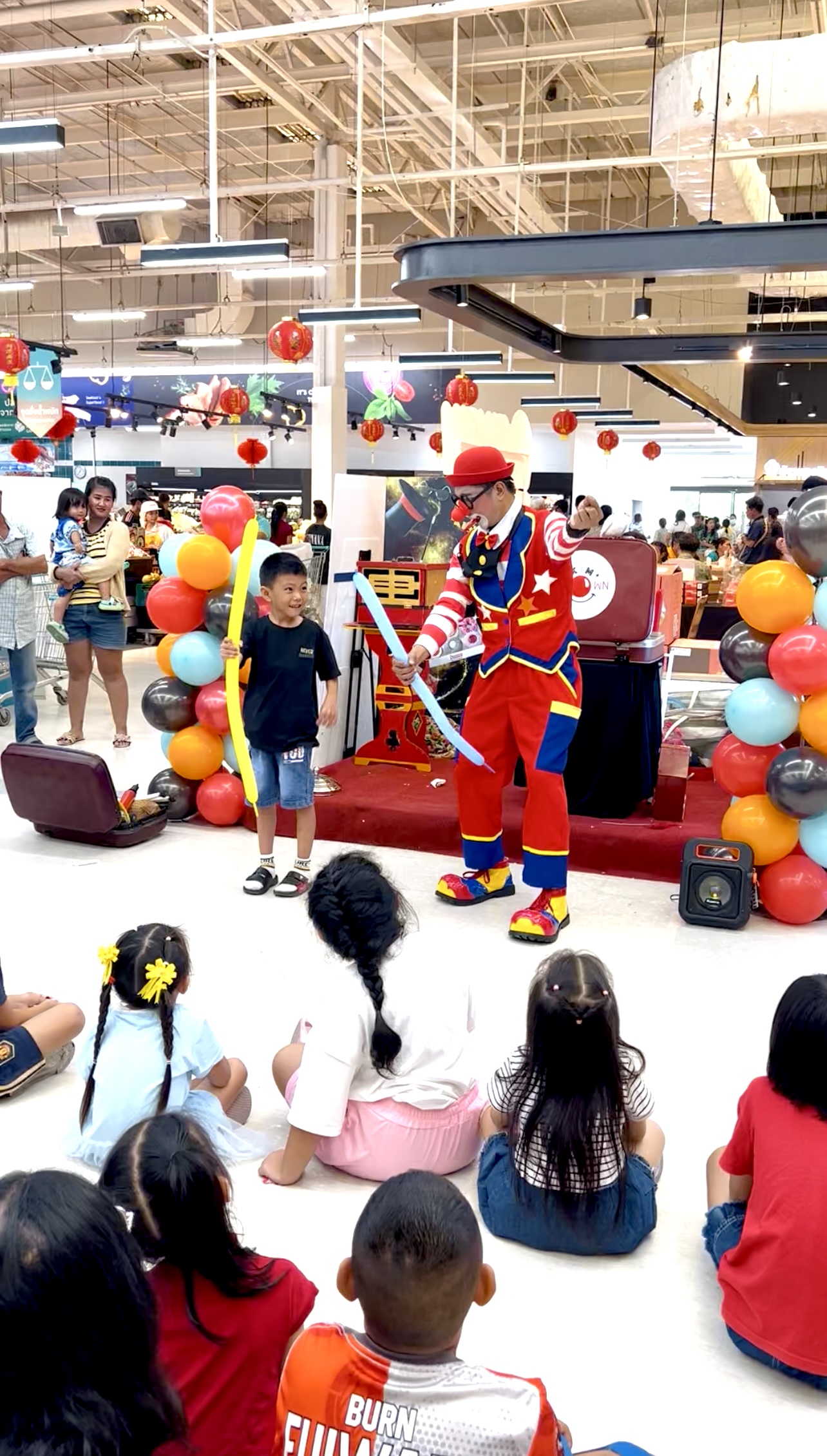 โชว์มายากล แนวตลก มายากลสำหรับเด็กๆ สร้างความสนุกและเสียงหัวเราะ