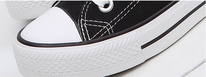 รองเท้าผ้าใบ ลาย Tokyo Ghoul