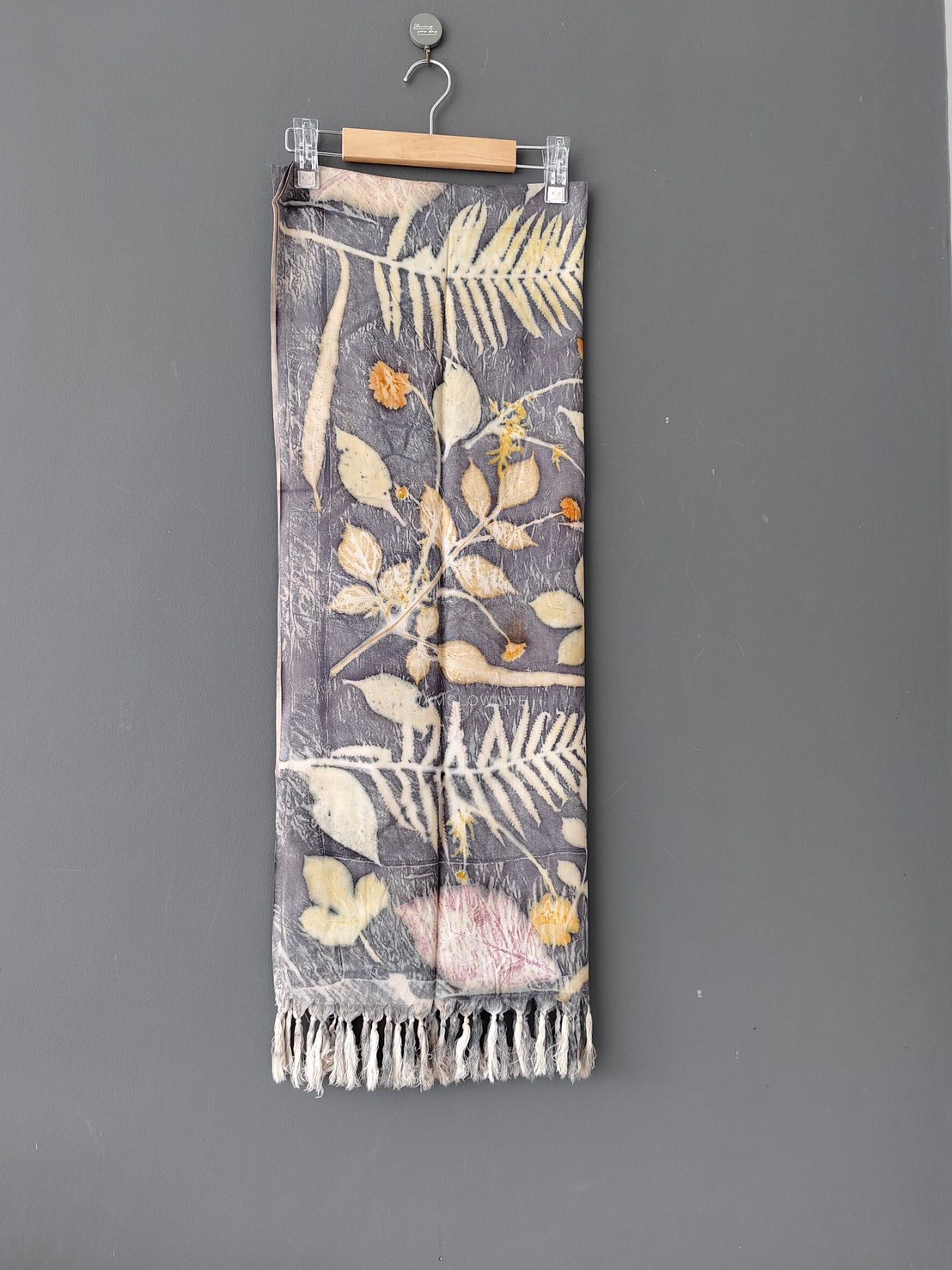 ผ้าพันคอ cotton Eco print Size : กว้าง 70 cm × ความยาว 170 cm มีให้เลือก 6 โทนสี