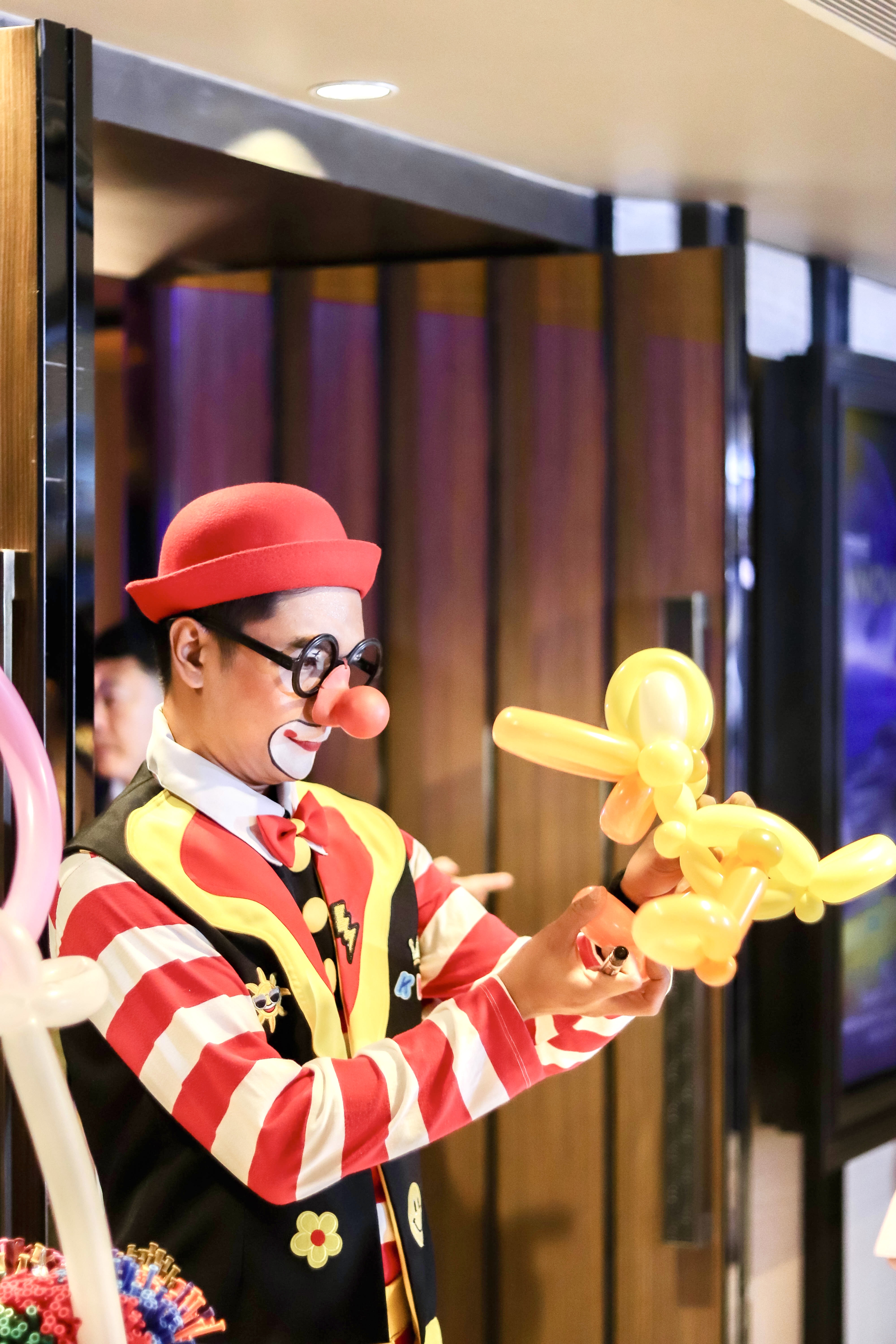 ตัวตลกโบโซ่ บิดลูกโป่งแฟนซี รูปต่างๆ รูปสัตว์ได้ทุกสัตว์