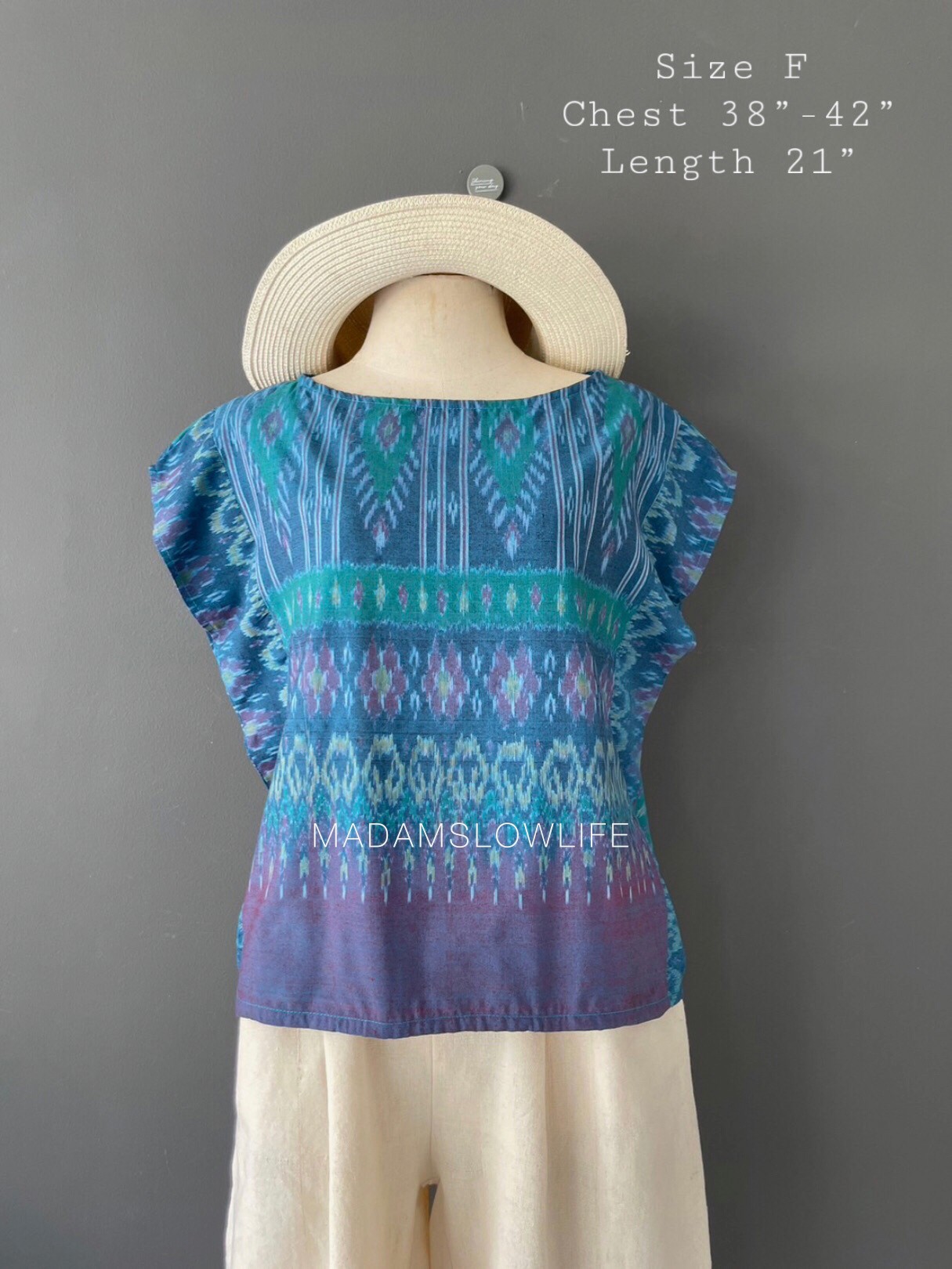 เสื้อผู้หญิง ผ้าฝ้ายมัดหมีทอมือ ลวดลายไทยโทนสีฟ้าน้ำทะเล เสื้อทรงปีกผีเสื้อใส่แล้วเข้ารูปสวย