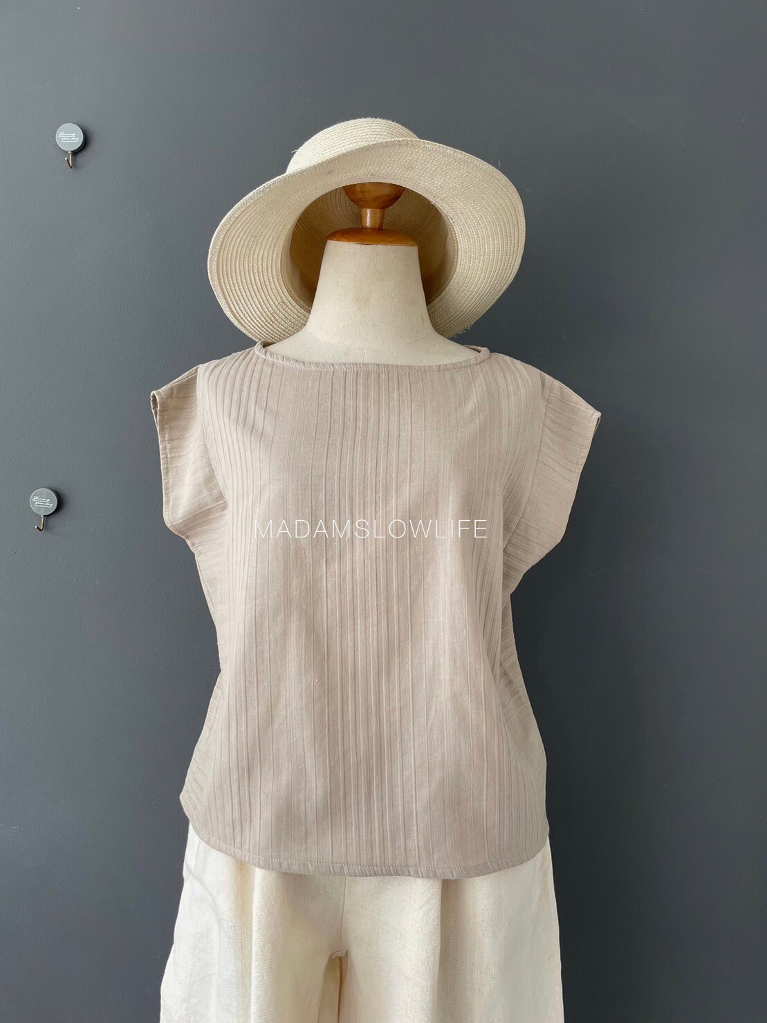 เสื้อผู้หญิง Size :S Size :L เนื้อผ้าคอตตอนพรีเมียมแบบมีเทกเจอร์ สีละมุนมี สีคากิ