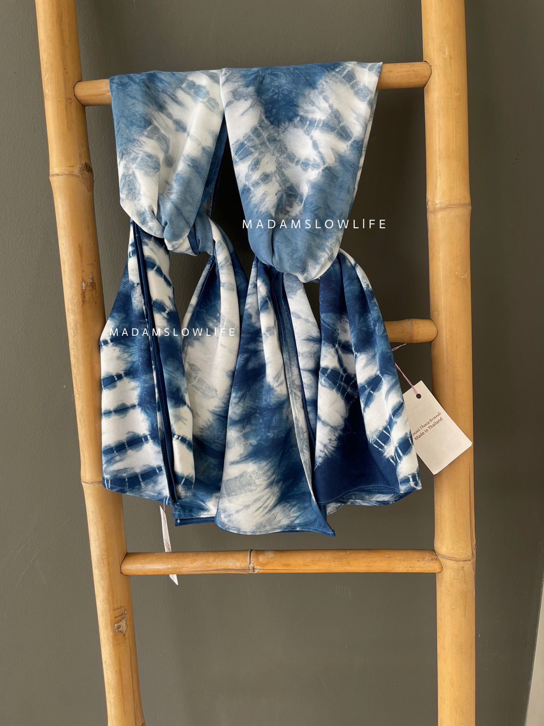 ผ้าพันคอ เนื้อผ้าเรย่อนพรีเมียม กว้าง 50 เซนติเมตร ยาว 130 เซนติเมตร