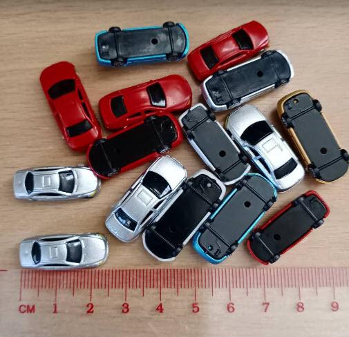 รถจิ๋ว สเกล 1:200 คละสี / 25 คัน