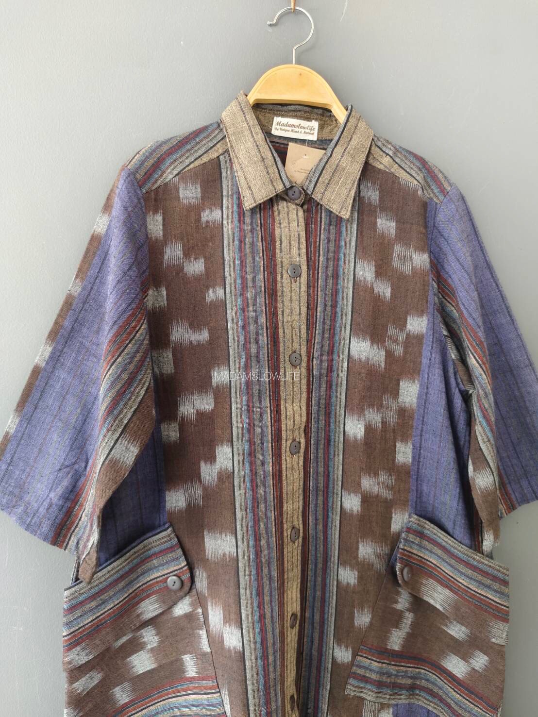 เดรสยาว Size F กระดุมผ่าหน้ามีกระเป๋าทั้งสองข้าง ผ้าทอมือสวยงามลวดลายเป็นเอกลักษณ์