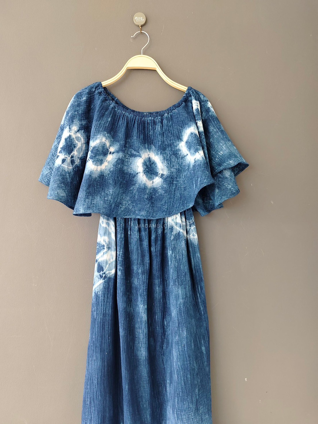 ชุดเดรสทรงคุณหนูให้ลุคน่ารัก มัดย้อมสีครามธรรมชาติ Size: F