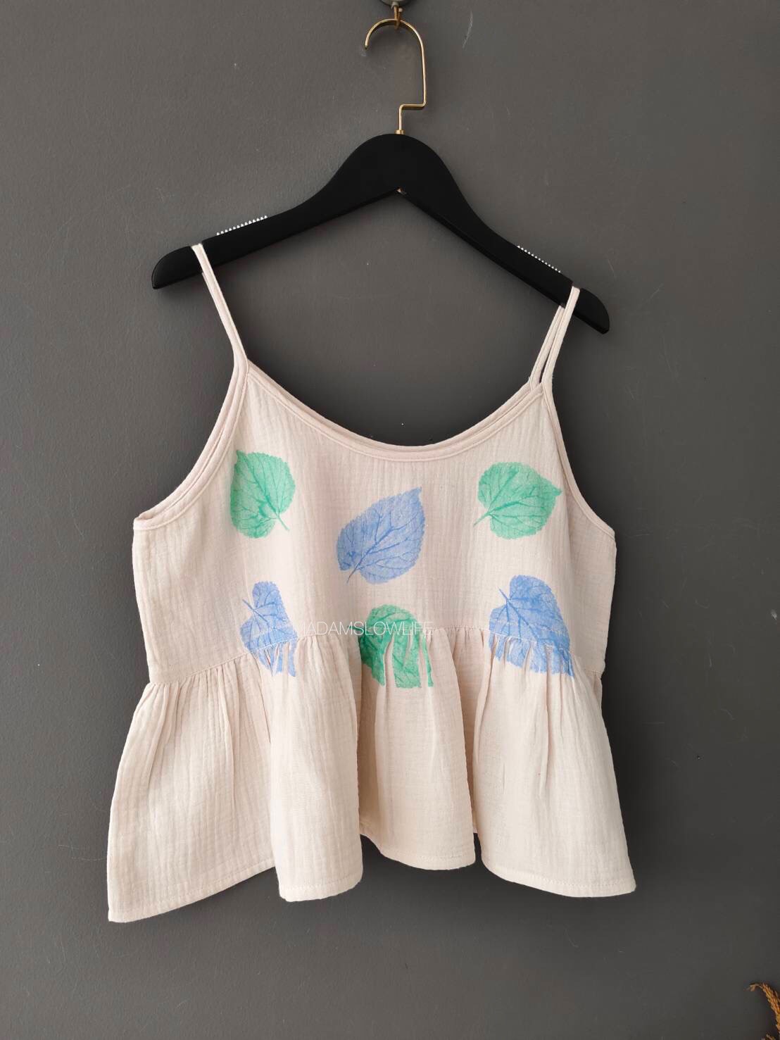 เสื้อผู้หญิงสายเดี่ยว พิมพ์ใบไม้ Size: F