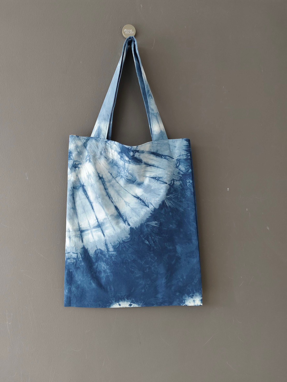 กระเป๋าผ้า eco bag กว้าง 14 นิ้ว ยาว 17.5 นิ้ว มัดย้อมสีคราม