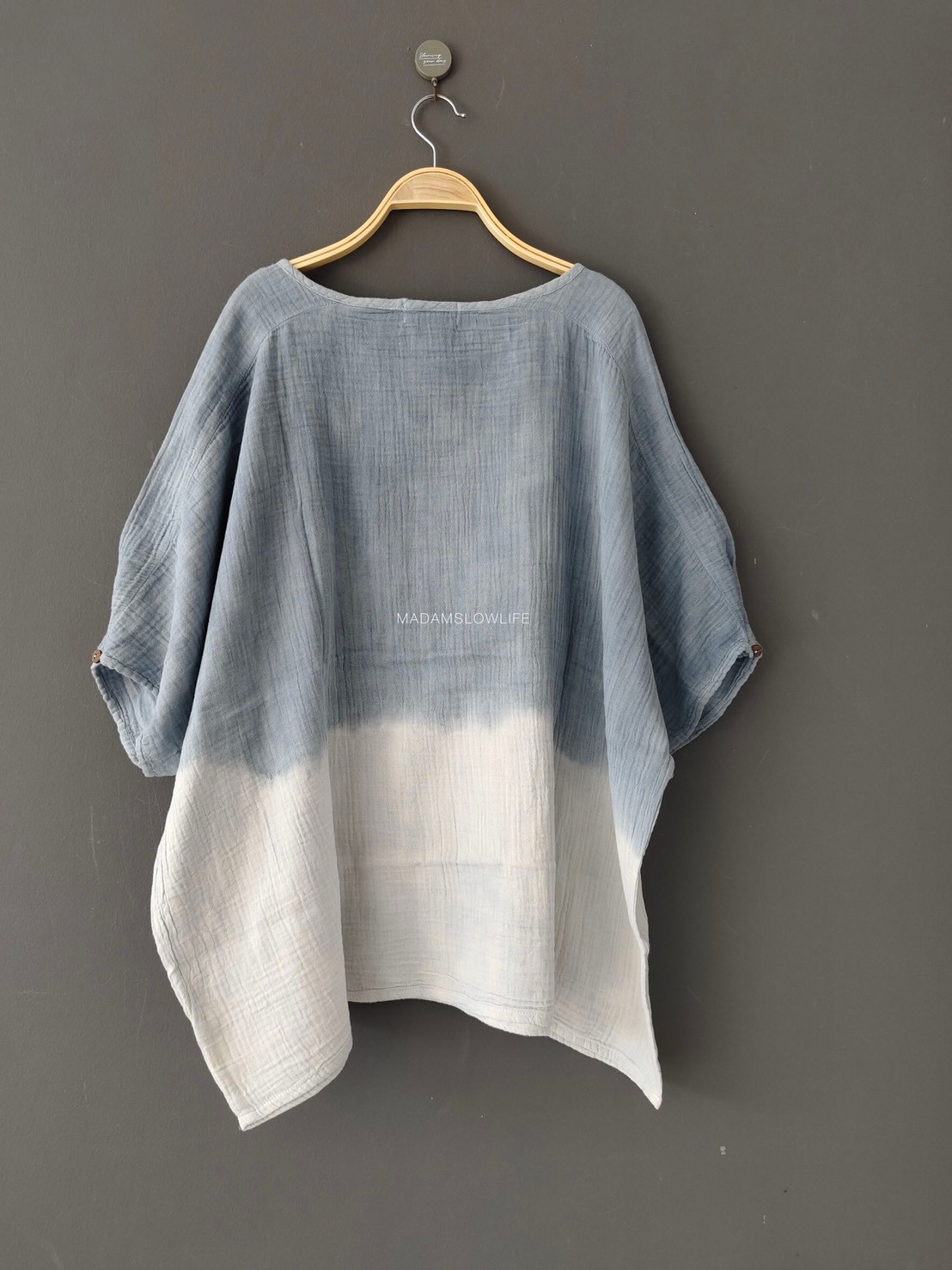 เสื้อผู้หญิงคอปาดแขน5ส่วน มัดย้อมสีเทา Size:F