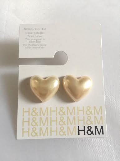 H&M ต่างหูหัวใจสีมุข