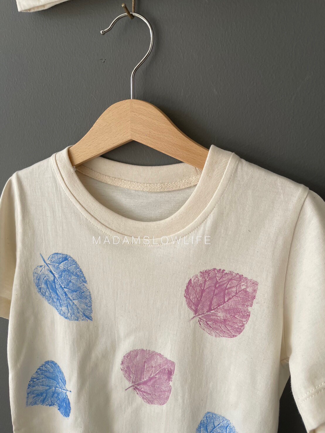 เสื้อยืดเด็ก 80 90 100 110 120 130 140 งานพิมพ์มือจากใบไม้โดยใช้ปลอดสารพิษ