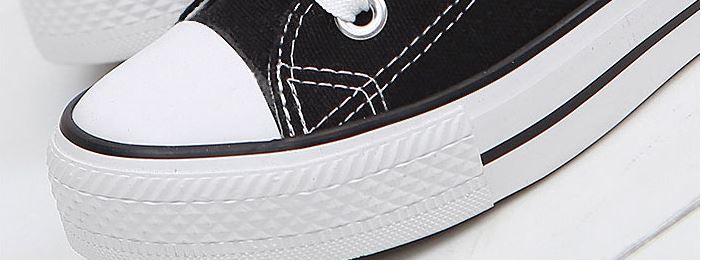 รองเท้าผ้าใบ ลาย One piece เรืองแสง