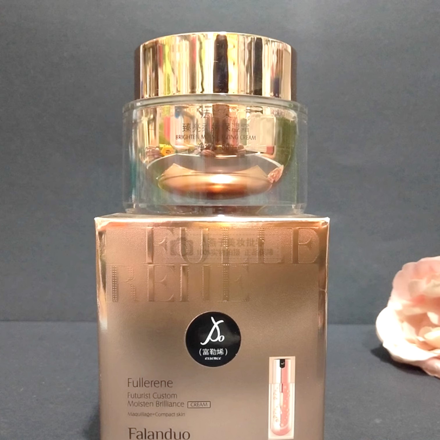 Falanduo Fullerene Brighten Moisturizing Cream 60g ครีมบำรุงผิวหน้าสูตรพรีเมี่ยมเพื่อผิวหน้ากระจ่างใสริ้วรอยแลดูจางลงจากสารสกัดธรรมชาติ