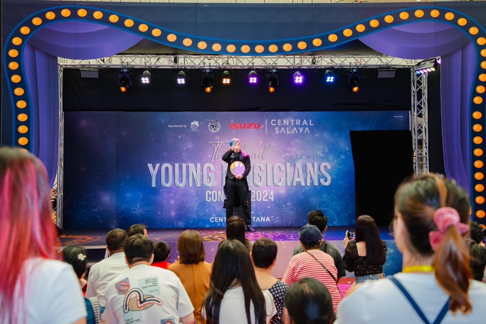 มายากลหล่อเท่ห์ มายากลใส่สูท