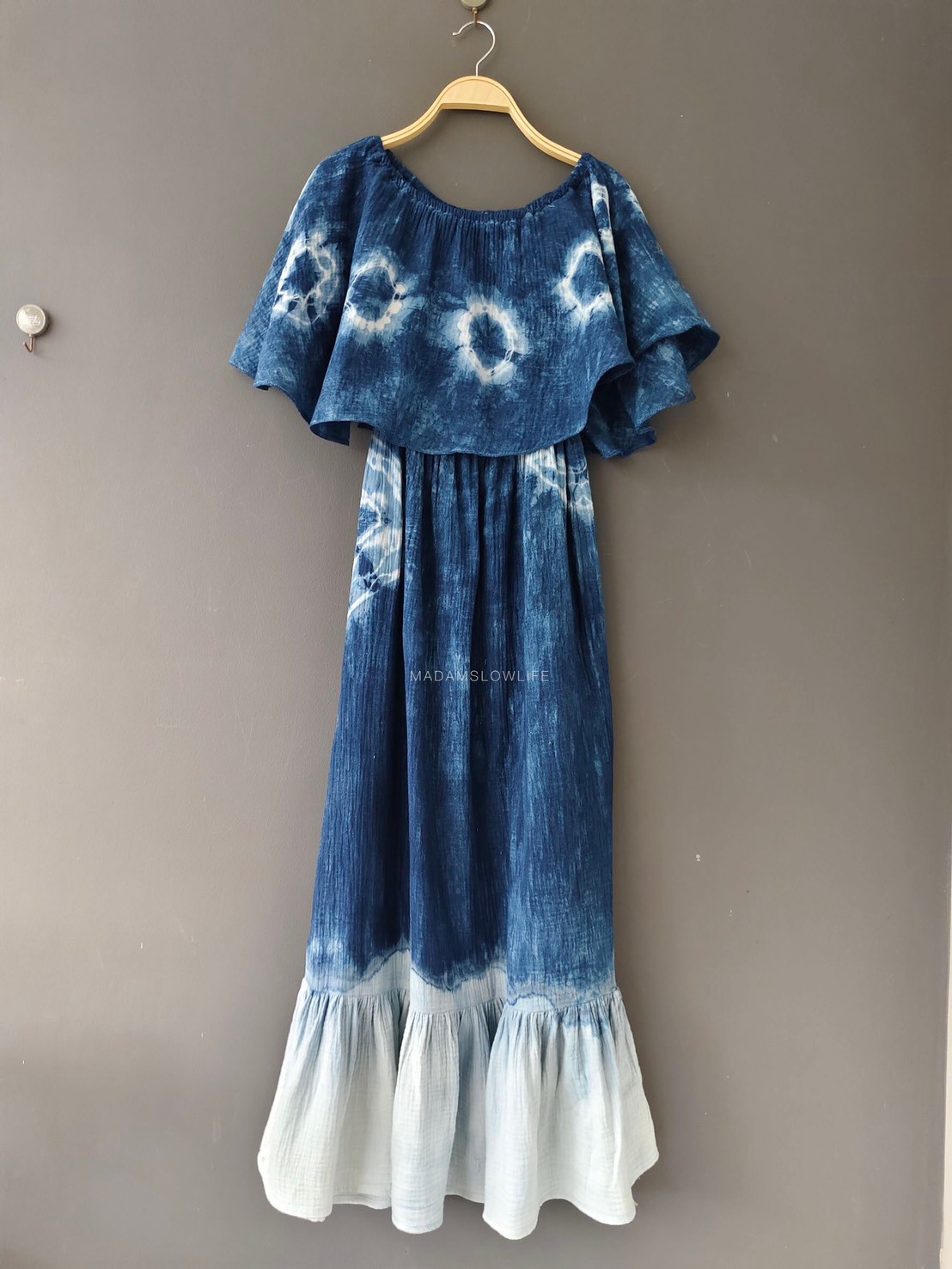 ชุดเดรสทรงคุณหนูให้ลุคน่ารัก มัดย้อมสีครามธรรมชาติ Size: F