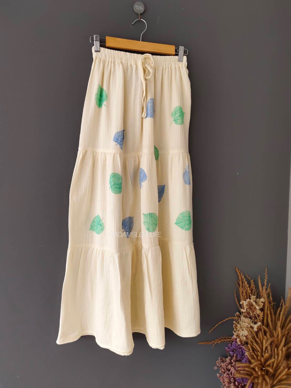 กระโปรงระบาย Size F เนื้อผ้าคอตตอนมีเทกเจอร์ พิมพ์ลายด้วยใบไม้ใช้สีปลอดสารพิษ