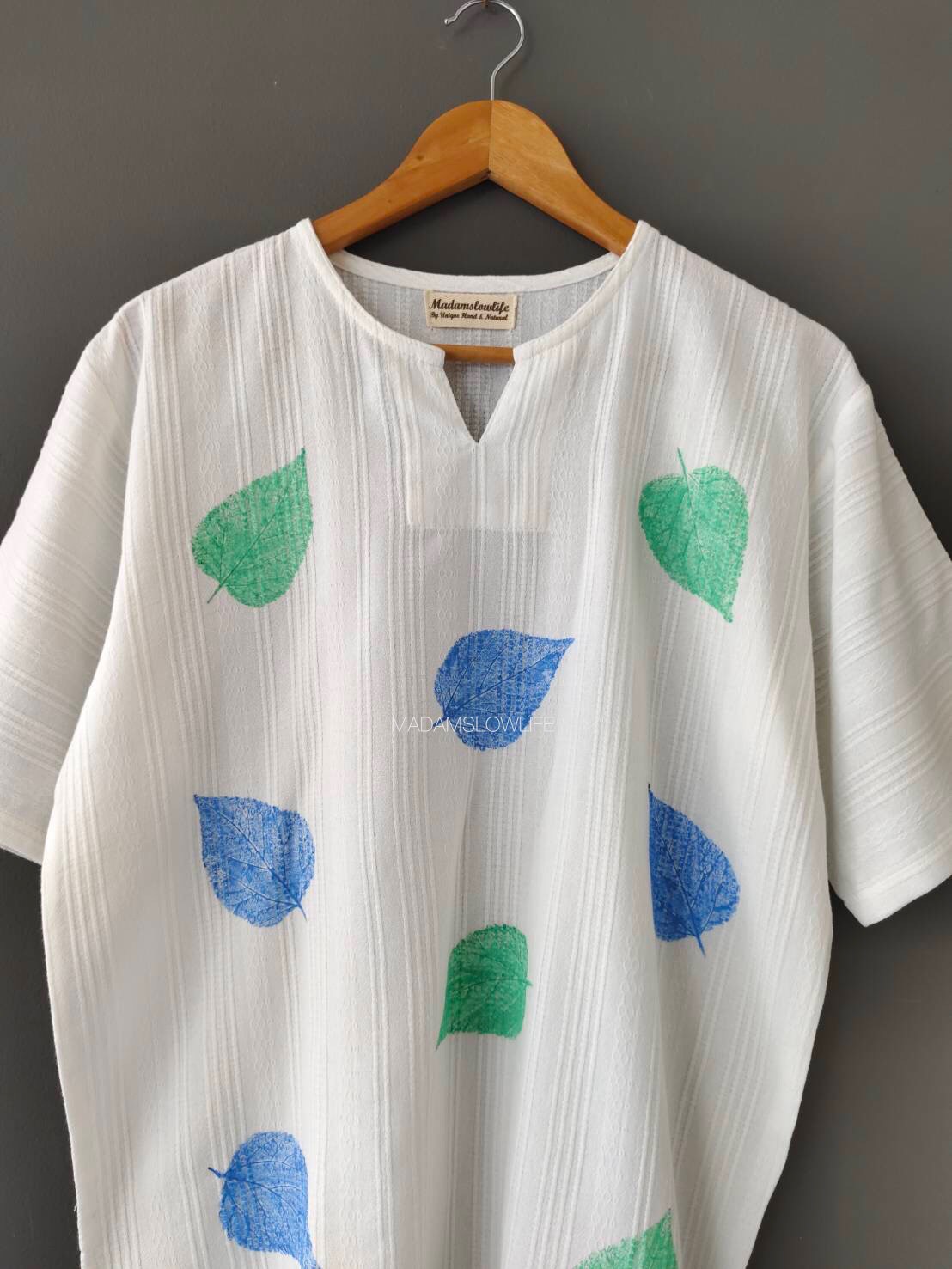 เสื้อคอวีผู้ชายสีขาวพิมพ์ใบไม้ Size:42" 44" 46" 48" 50"