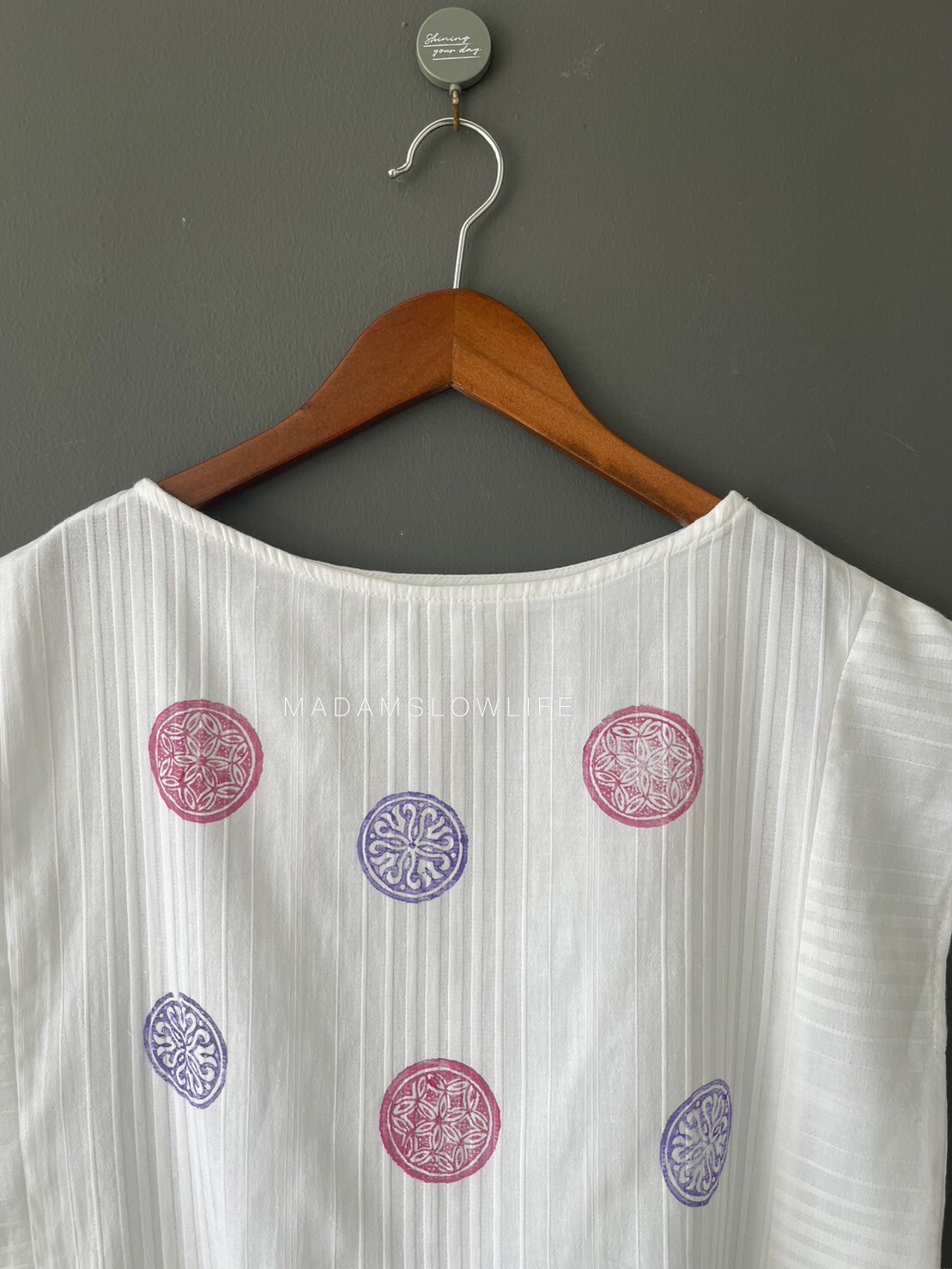 เสื้อผู้หญิง Size :S Size :L งานพิมพ์มือจากบล็อคไม้โดยใช้สีปลอดสารพิษ