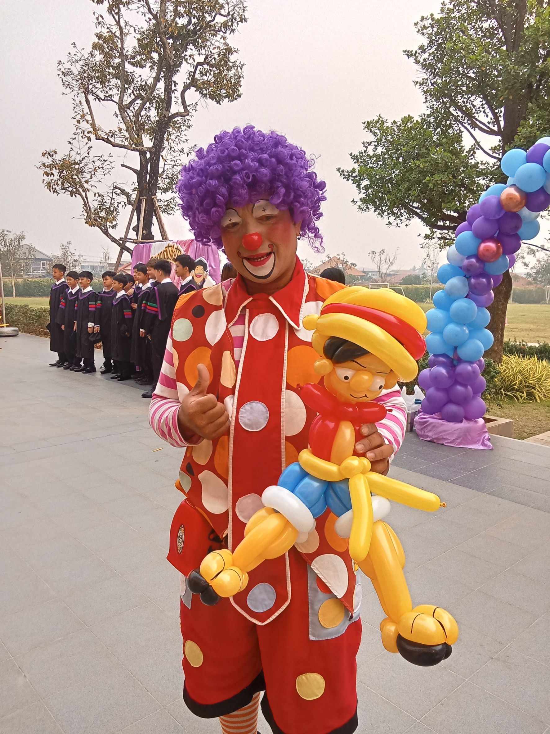 ตัวตลกโบโซ่ บิดลูกโป่ง แจกในงาน ฝีมือขั้นเทพ ตัวการ์ตูน ดอกไม้เป็นช่อสวยงาม