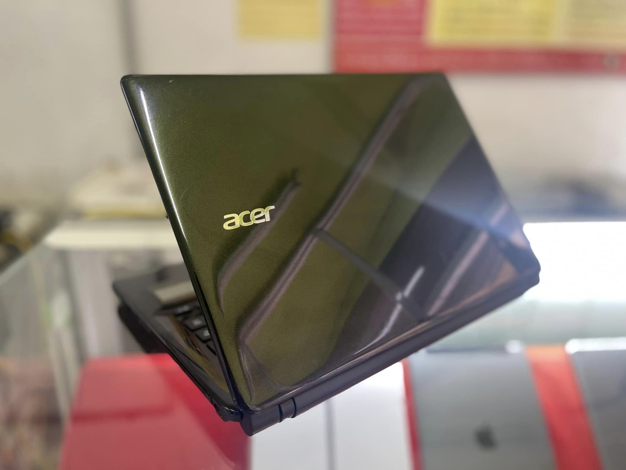 ขายโน๊ตบุ๊ค Acer Aspire E1 จอ 14 นิ้ว Core i5 การ์ดจอ 2GB เครื่องสวย จอใส แบตดี