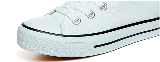 รองเท้าผ้าใบ ลาย conan