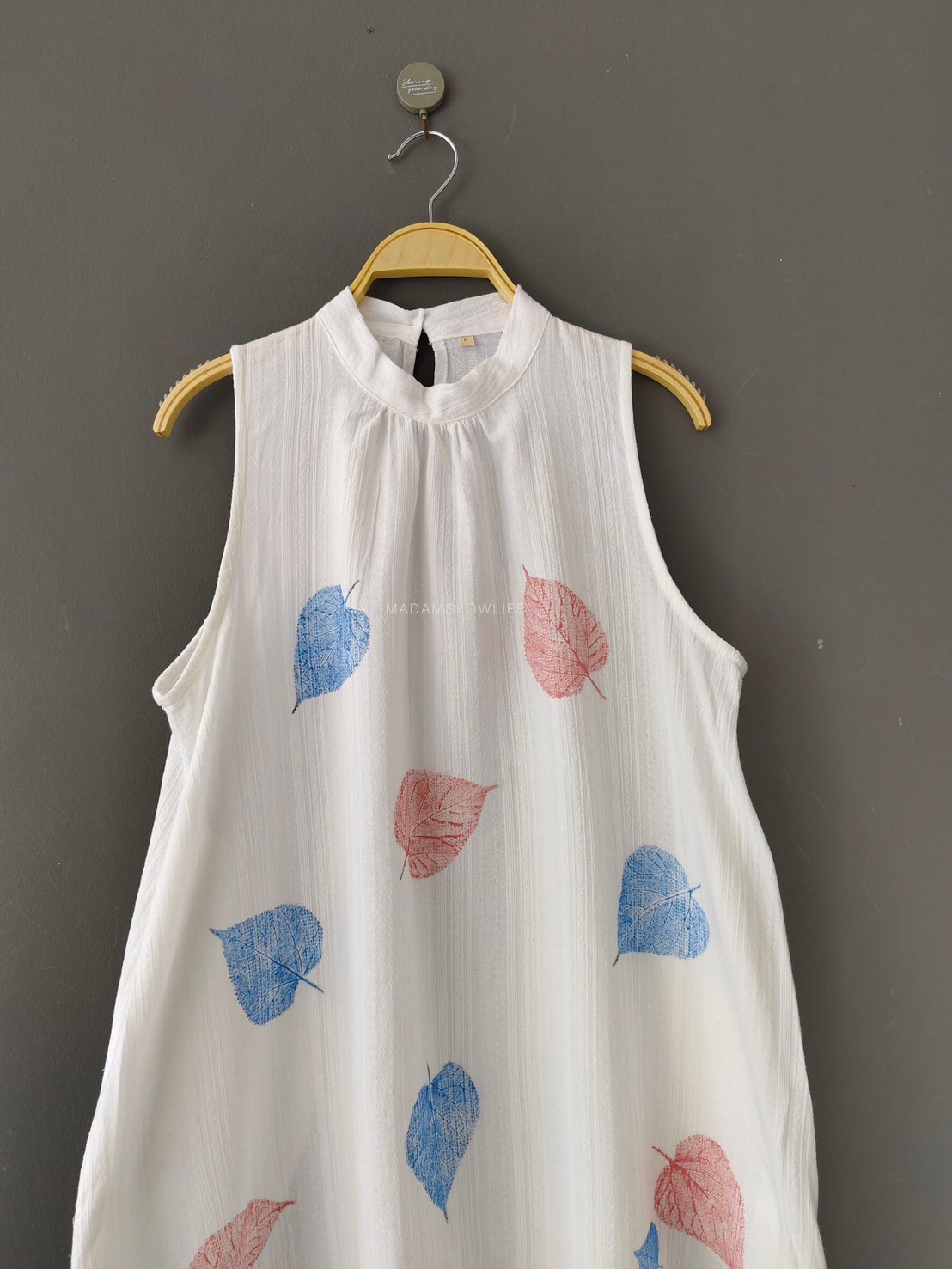 ชุดเดรสคอเต่า Size อก 36-40 นิ้ว ยาว 43 นิ้ว พิมพ์ลายใบไม้ชมพูฟ้าน่ารัก