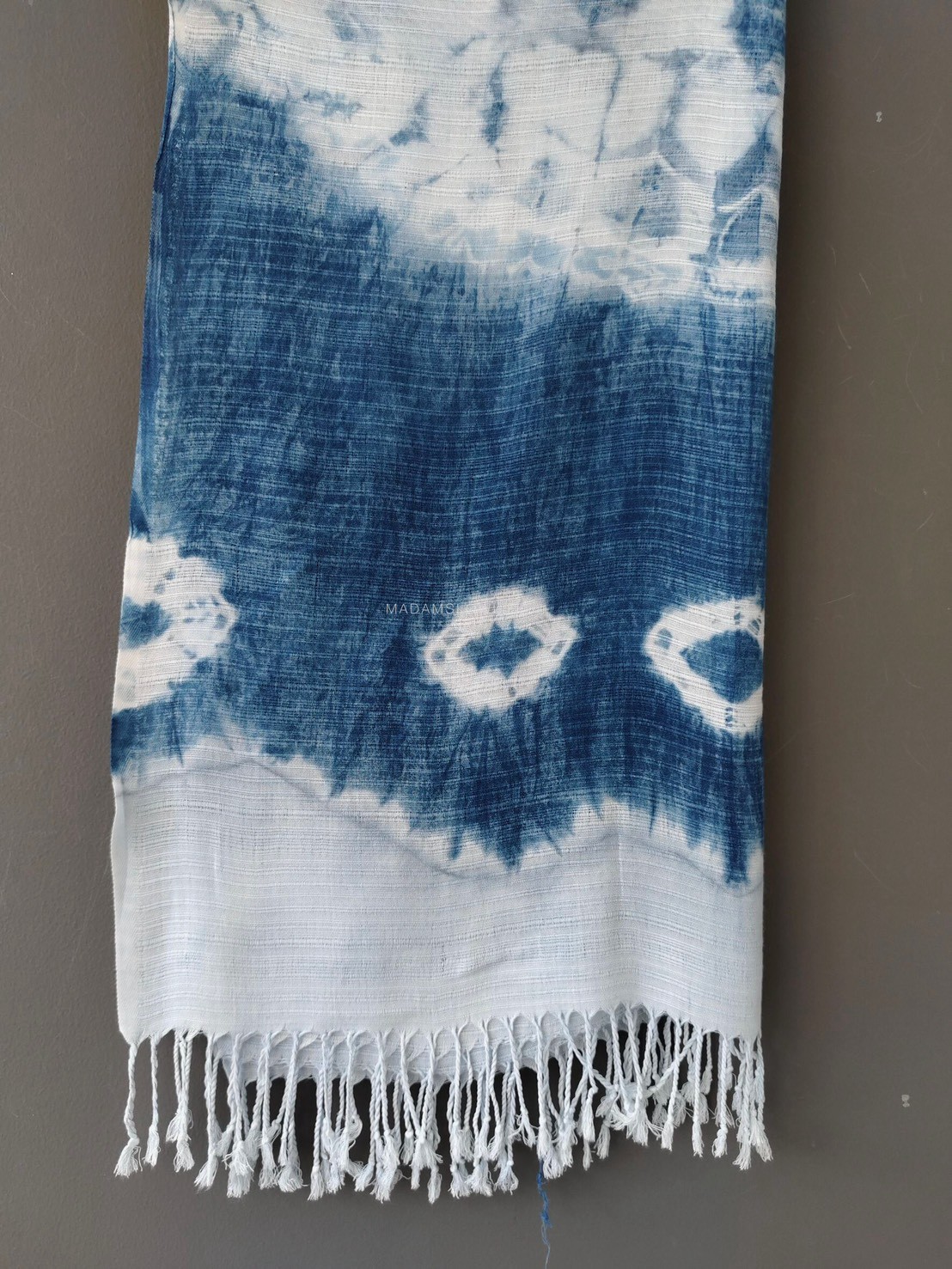 ผ้าพันคอ cotton มัดย้อมสีครามธรรมชาติ มี 2 ลาย ให้เลือก Size : กว้าง 70 cm × ความยาว 170 cm