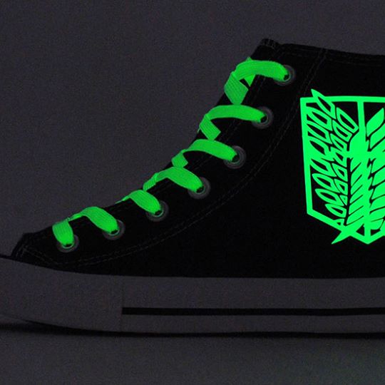 รองเท้าผ้าใบ ลาย attack on titan เรืองแสง