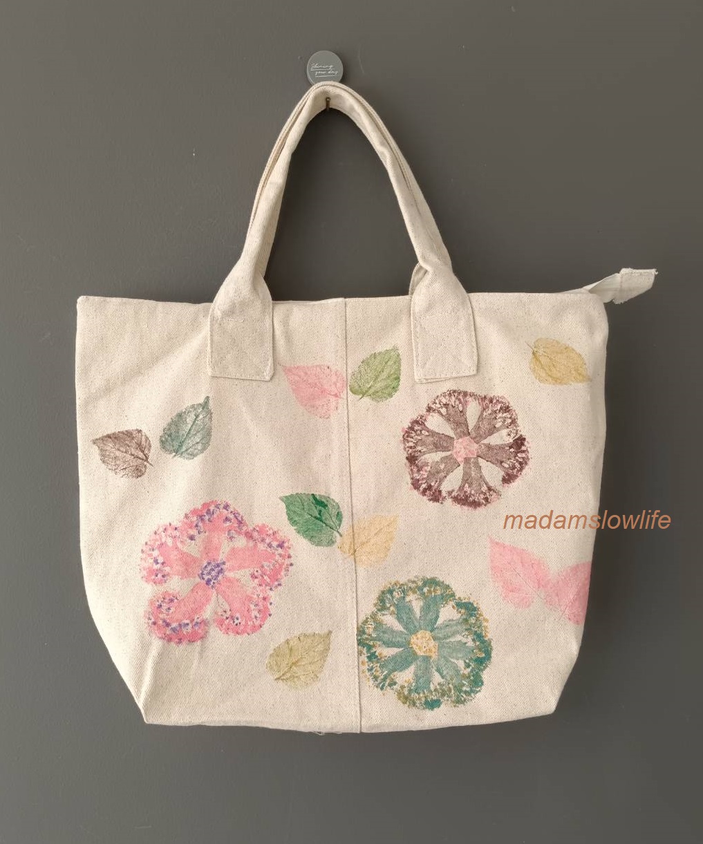 กระเป๋าผ้าแคนวาส พิมพ์มือ จากสีปลอดสารพิษ กว้าง 20" สูง 15" ลึก 6"