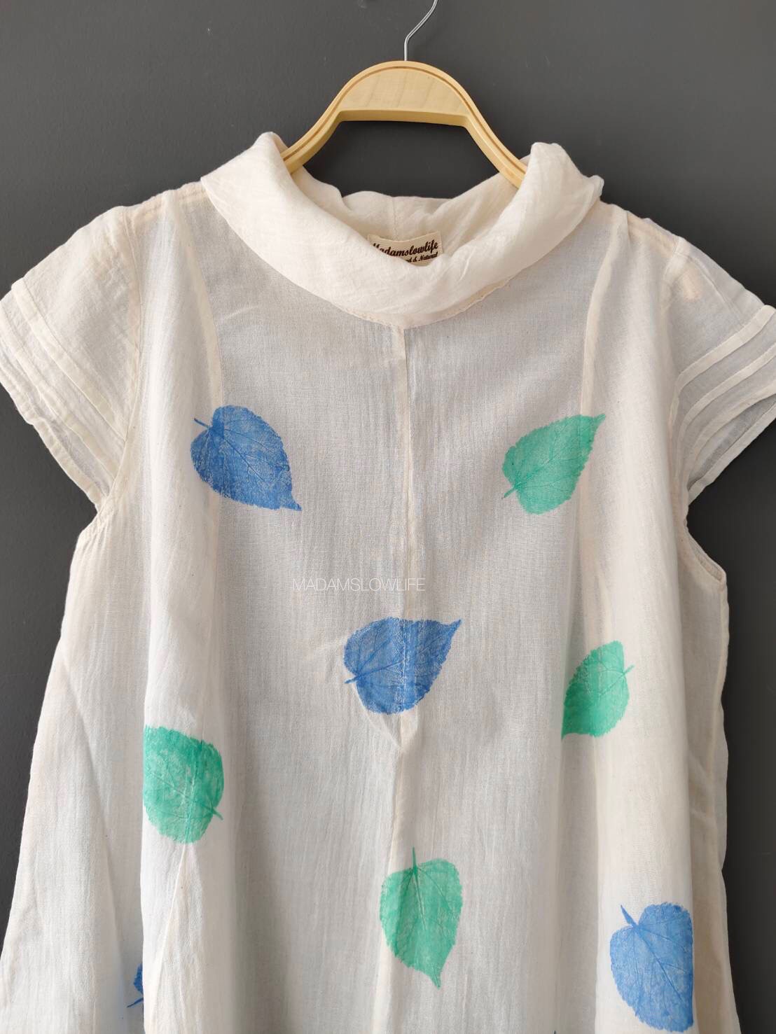 เสื้อคอเต่าสีครีม พิมพ์ใบไม้ Size: F