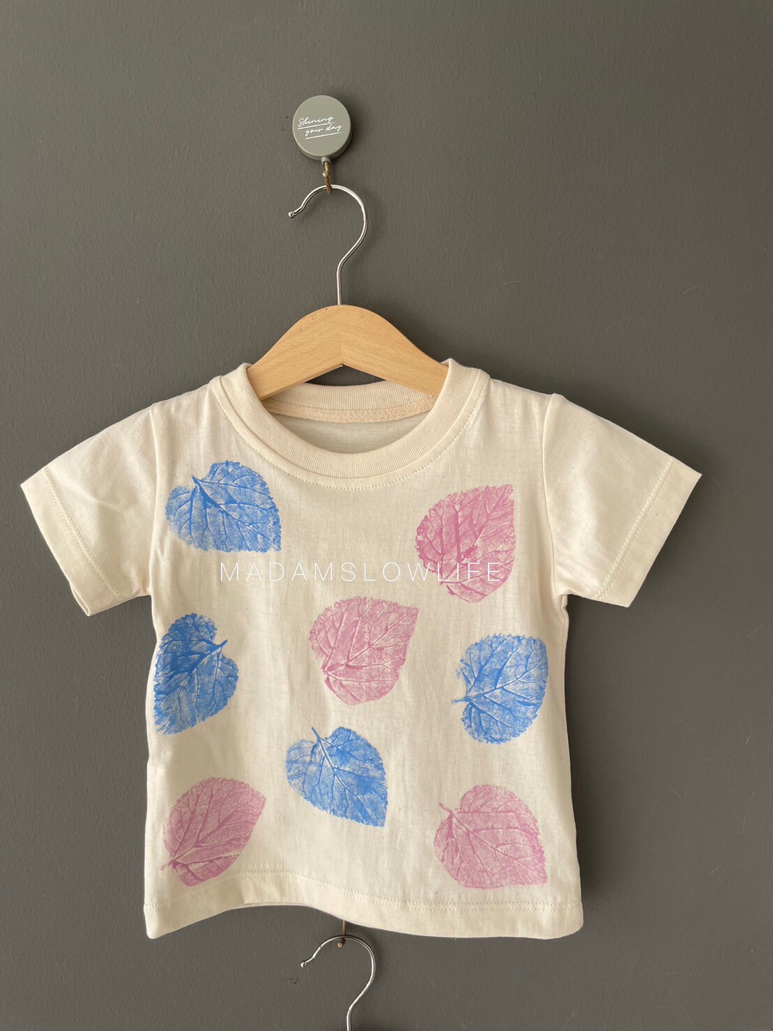 เสื้อยืดเด็ก 80 90 100 110 120 130 140 งานพิมพ์มือจากใบไม้โดยใช้ปลอดสารพิษ
