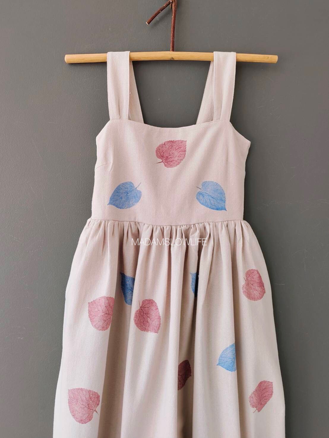 ชุดเดรส size F อก 34-40 นิ้ว ยาว 45 นิ้ว เนื้อผ้าคอตตอน พิมพ์ลายใบไม้